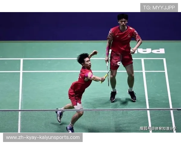 羽毛球看着对手回球